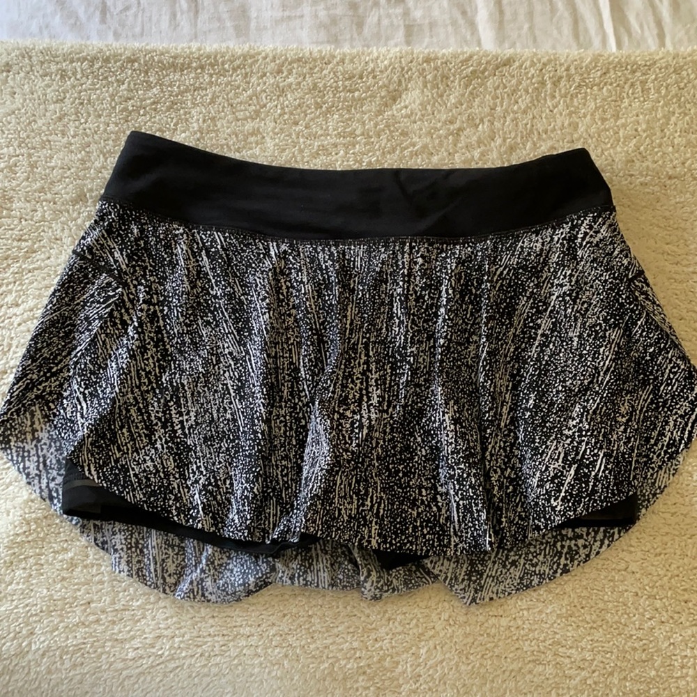 Lululemon tennis skirt - size 6